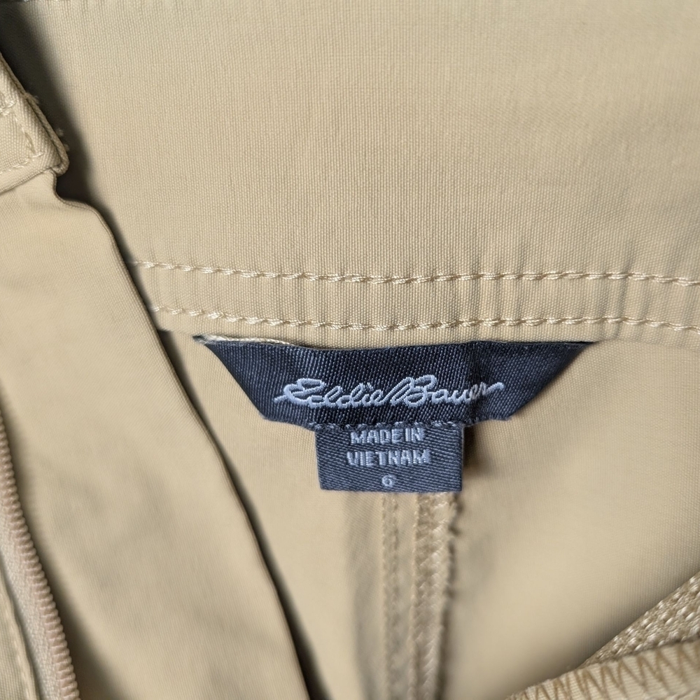 Eddie Bauer Khaki Beige Cargo Shorts Women's 6 Like New Condition Pockets Zipper - Picture 5 of 9